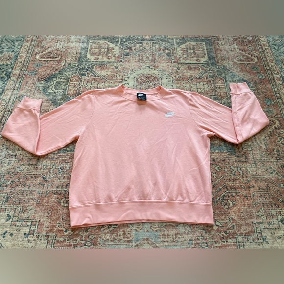 Nike Tops - Nike Pink Preformance Crewneck Sweatshirt/Size Medium